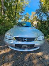 Opel Vectra Automatik. Wenig km - Opel Vectra in Mannheim