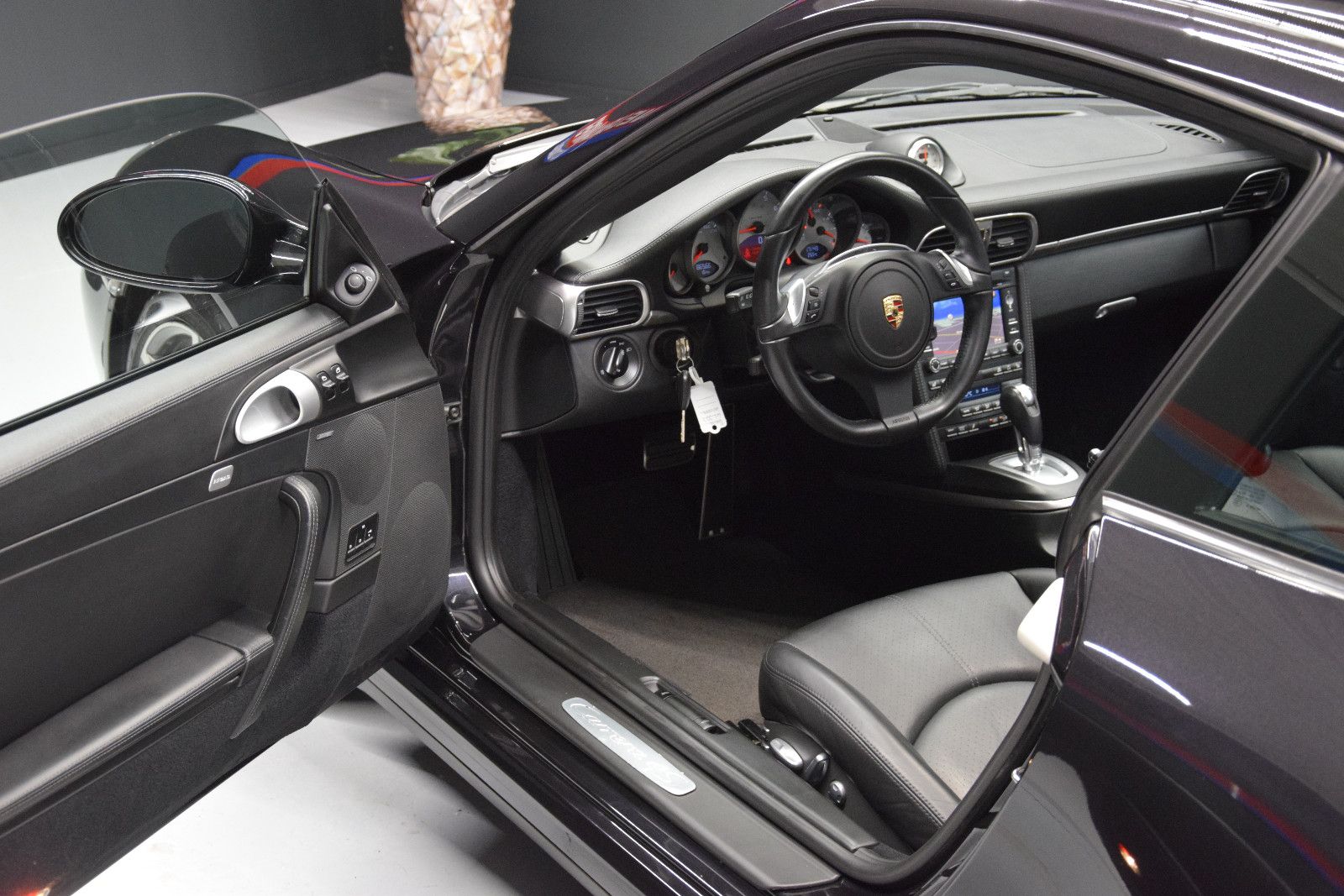 Fahrzeugabbildung Porsche 911 Carrera 4 S Coupe Leder Navi PDC SSD 19 ``