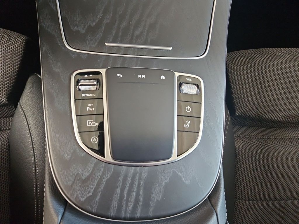 Fahrzeugabbildung Mercedes-Benz E 200 T Avantg. AHK Totwi. Navi LED KAM Ambie.
