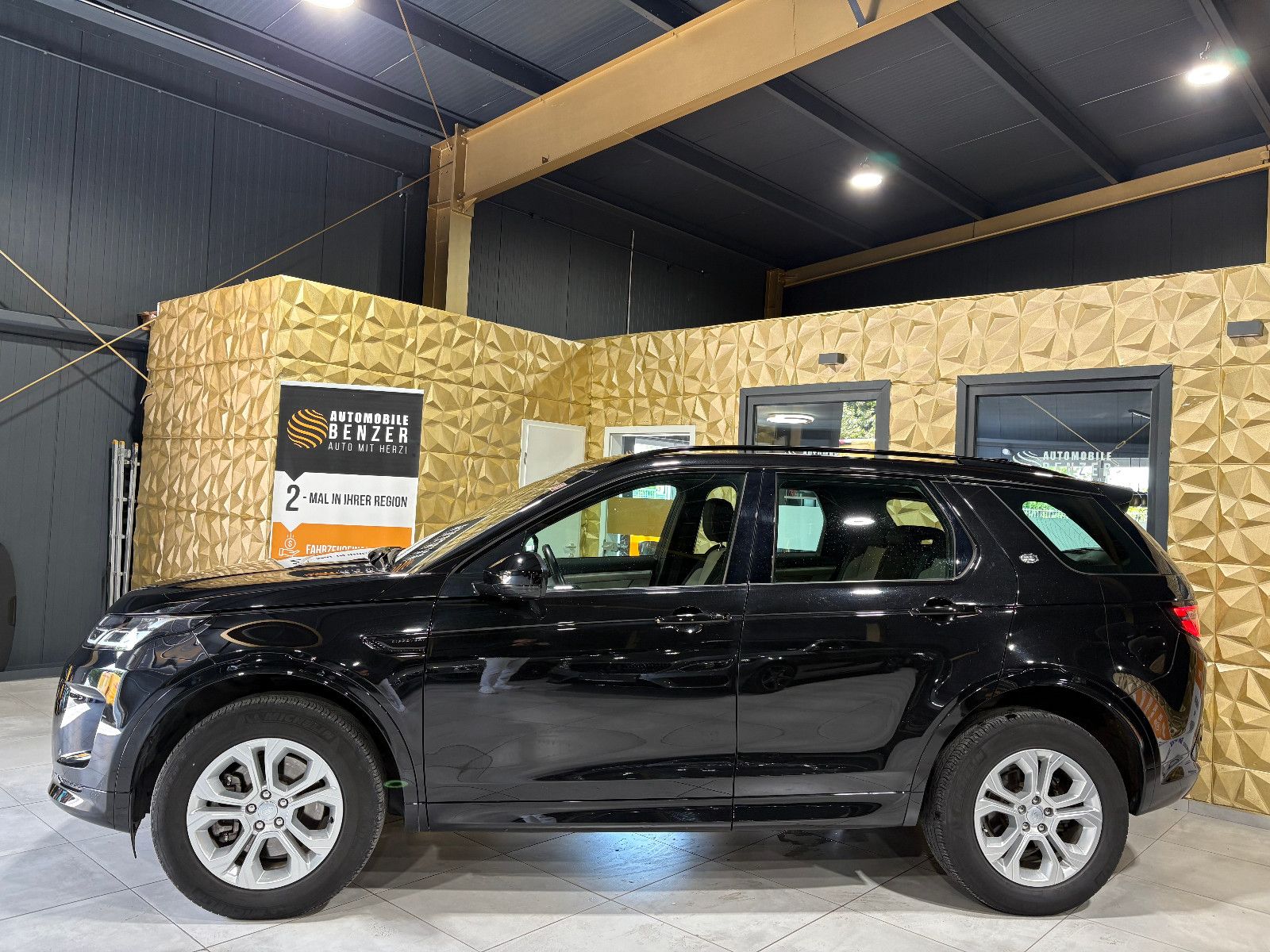 Fahrzeugabbildung Land Rover Discovery Sport Urban Edition/NAVI/KAMERA/APPLE/