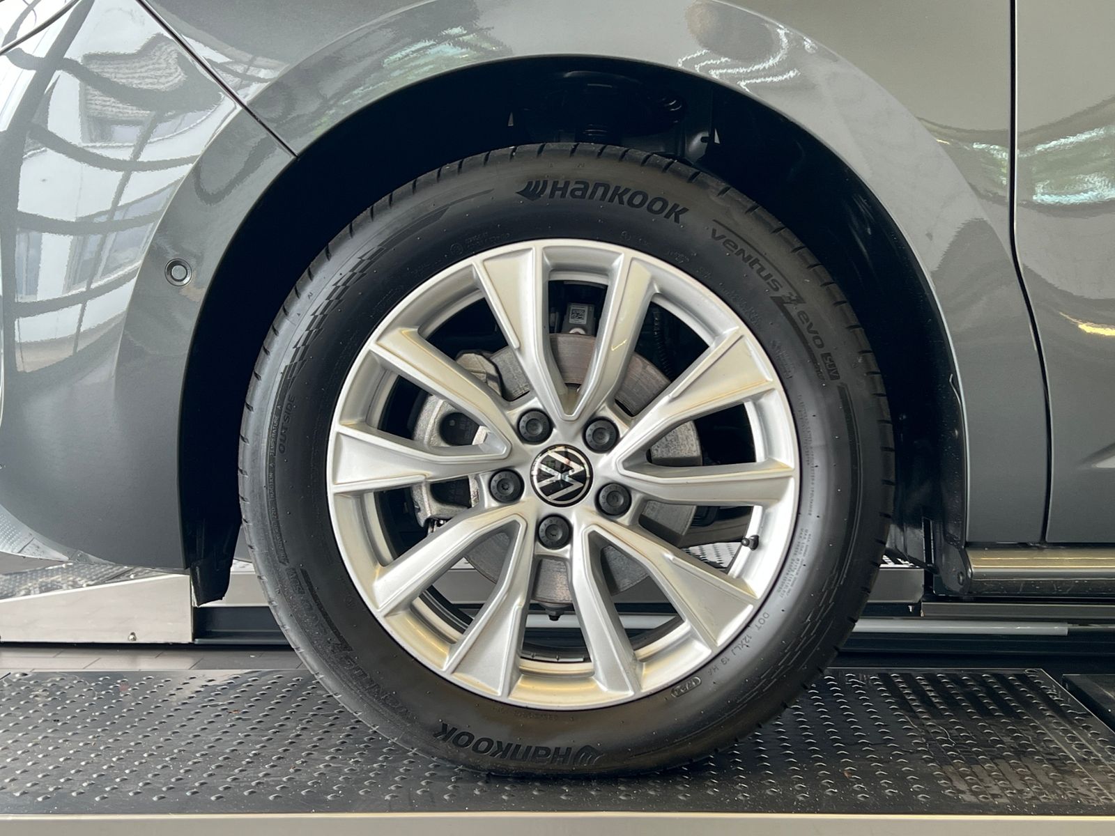 Fahrzeugabbildung Volkswagen Multivan T7 Style 2.0 TDI DSG *AHK, IQ.Light, Pa