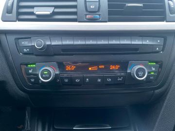 Bild 13 BMW 318 318d Touring*AHK*NAV*SHZ*ELEK.HECKKLAPPE*