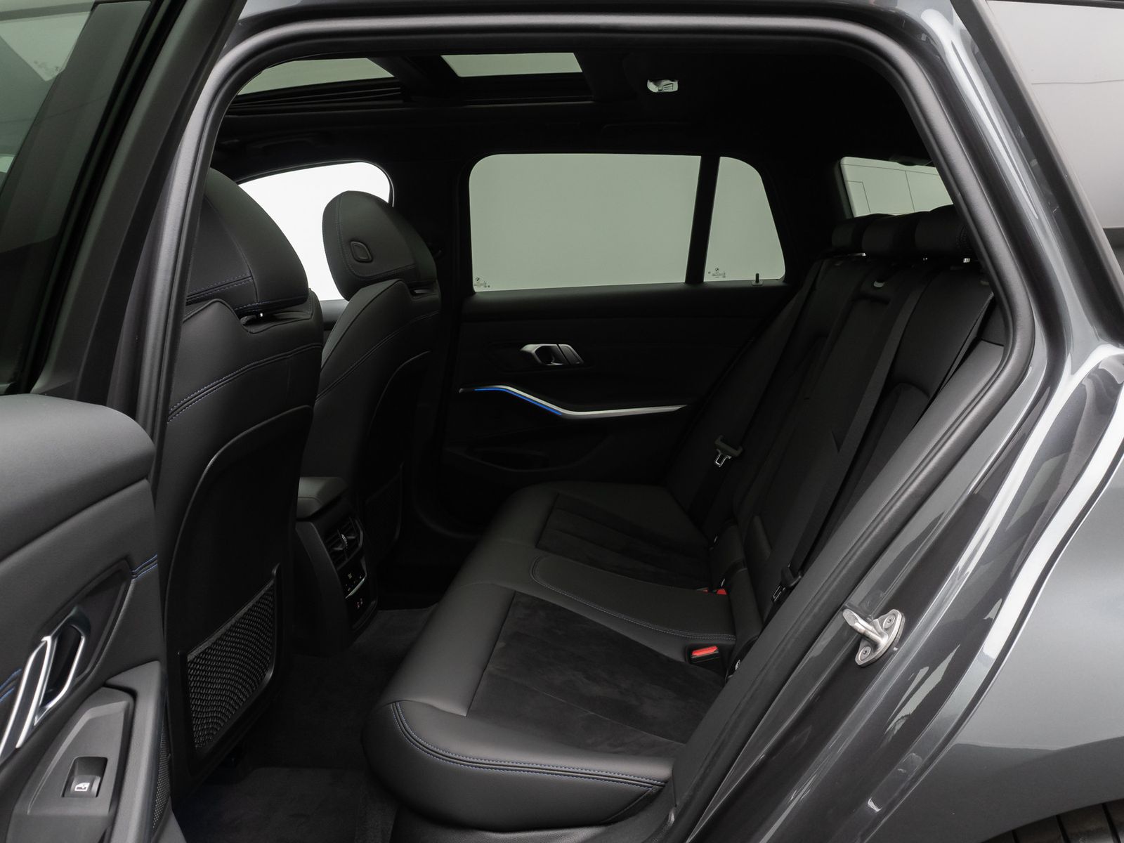 Fahrzeugabbildung BMW 330d xD M Sport DAB Kamera AHK Laser HiFi Komfor