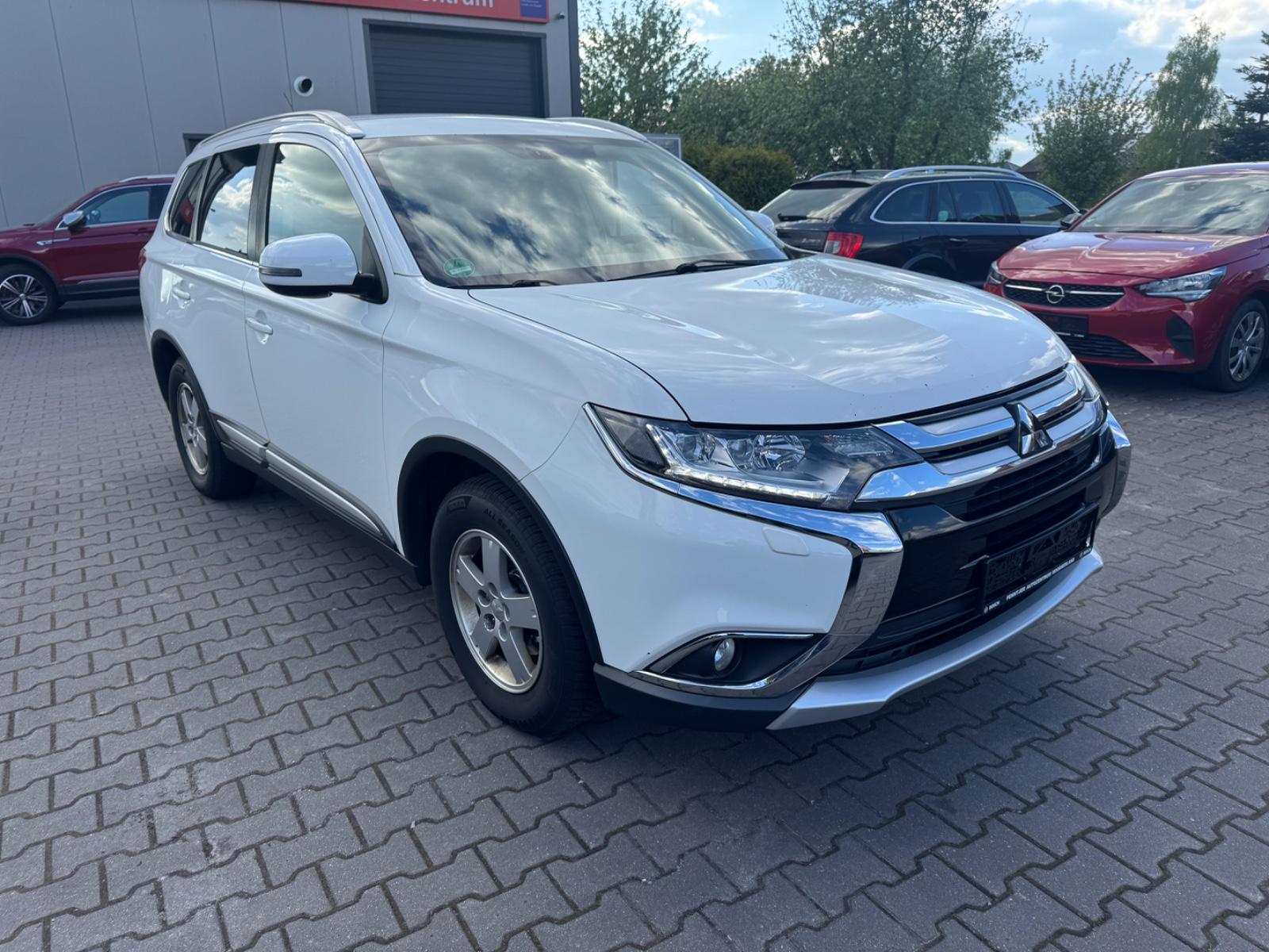 Mitsubishi Outlander SUV-Star+ 4WD Navi AHK MFL F1 Keyless