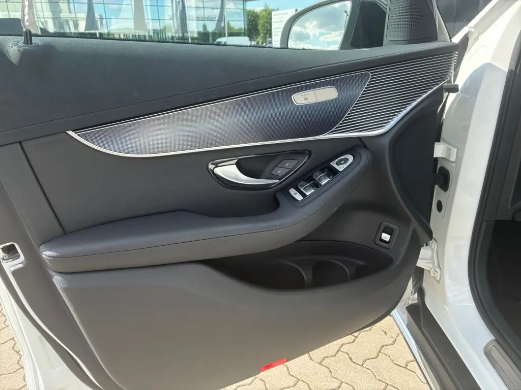 Mercedes-Benz EQC 400 4M AMBIENTE+HEAD-UP+KAMERA+MBEAM+CARPLAY