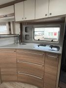 Dethleffs Grand Alpa 7820-2 *Hecksitzgruppe**Längsbetten*