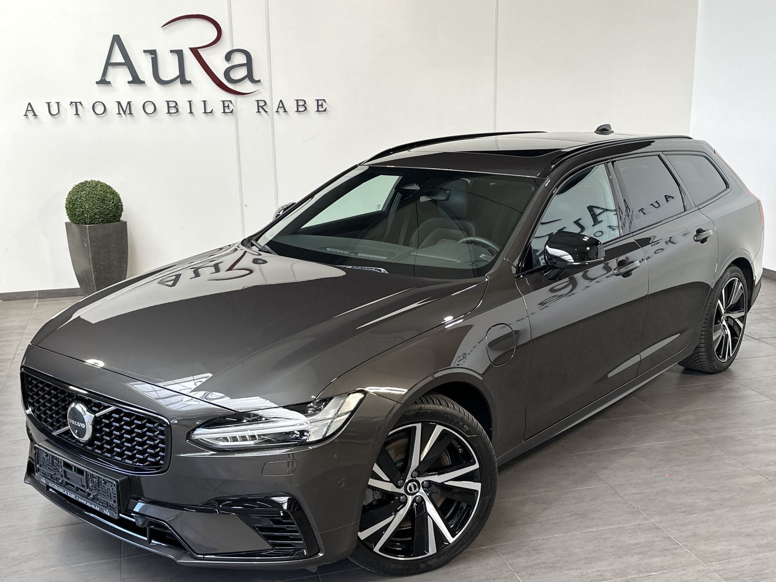 Fahrzeugabbildung Volvo V90 T6 AWD Plus Dark NAV+LED+AHK+ACC+360°+PANORA