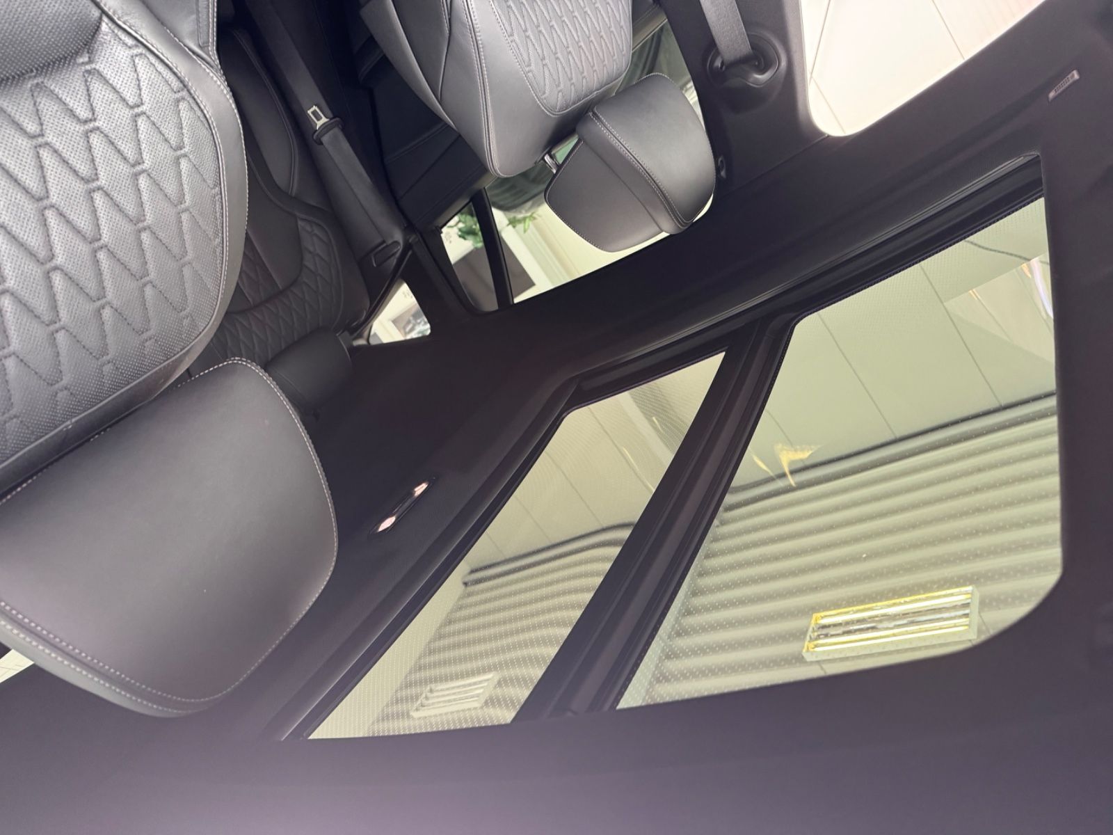 Fahrzeugabbildung BMW X6 xDrive 40 i M Sport/Carbon/Vollausstattung!