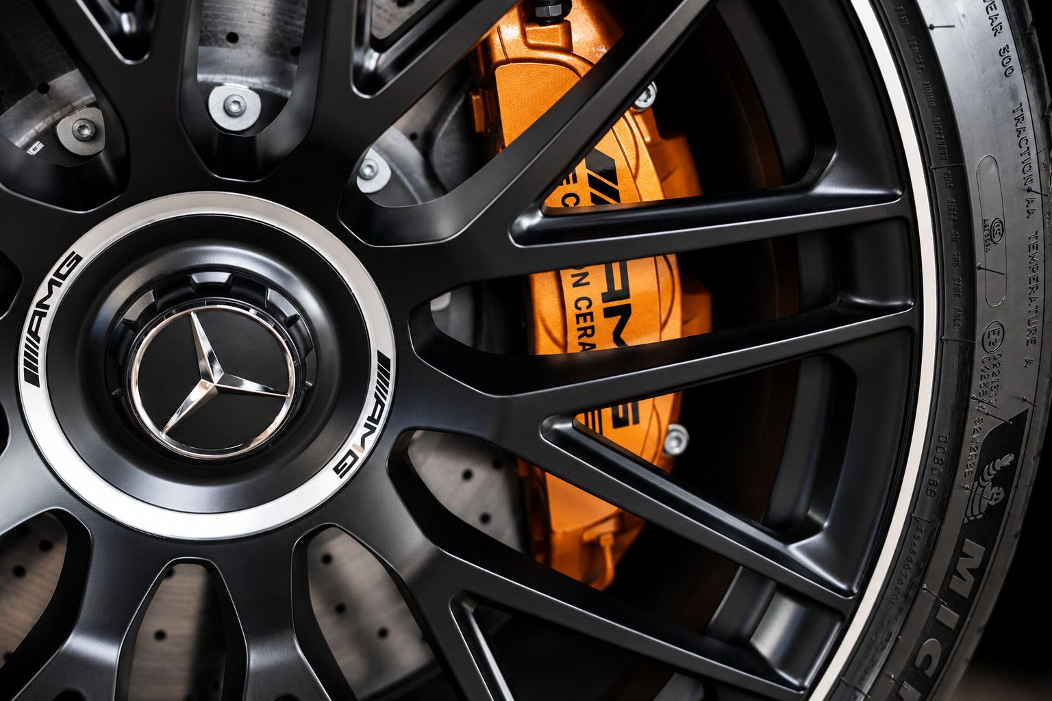 Fahrzeugabbildung Mercedes-Benz AMG GT 63 4Matic *AeroKit*Keramik*SchalenSitze*