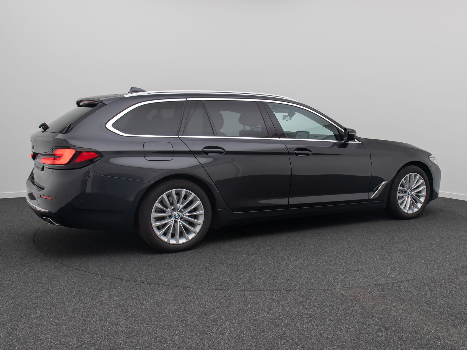 Fahrzeugabbildung BMW 540i xD Luxury Line ACC DispKey DAB Panorama HUD