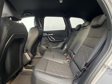 2026 BMW IX1 缩略图 17