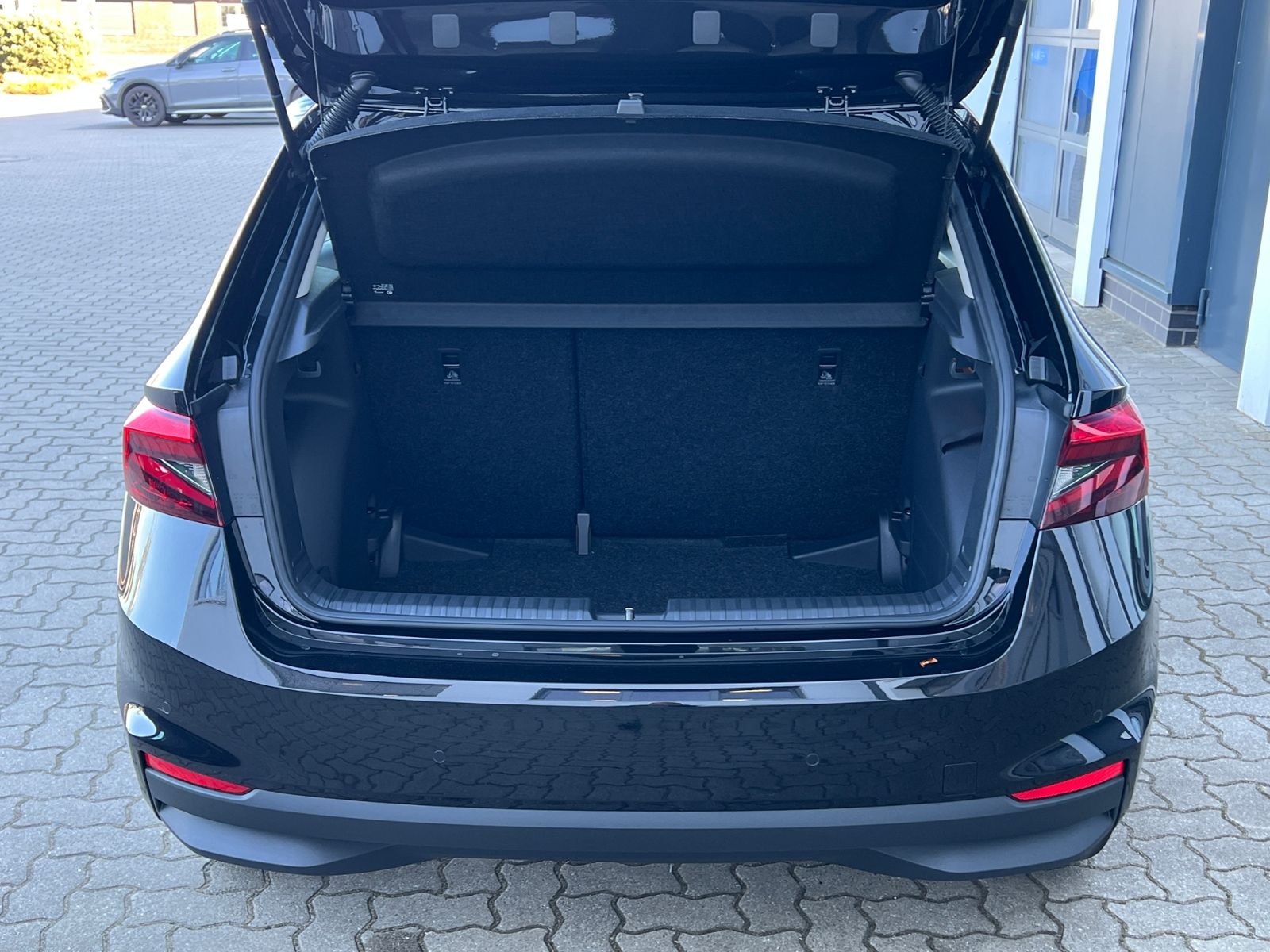 Fahrzeugabbildung SKODA Fabia Selection 1.0 TSI DSG *LED, KESSY, Rückfah