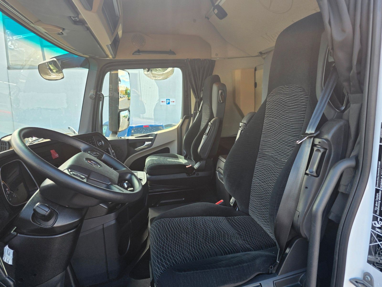 Fahrzeugabbildung Mercedes-Benz Actros 1833 L Retarder 2x Bett LBW Bär 1.500kg
