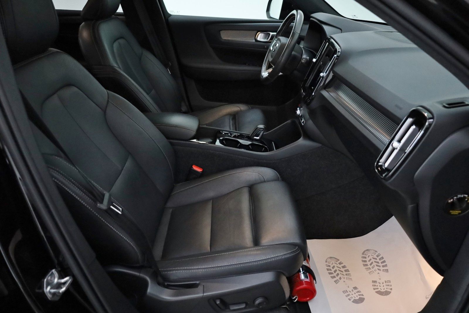 Fahrzeugabbildung Volvo XC40 T5 R Design Recharge Leder,Navi,LED,Kamera