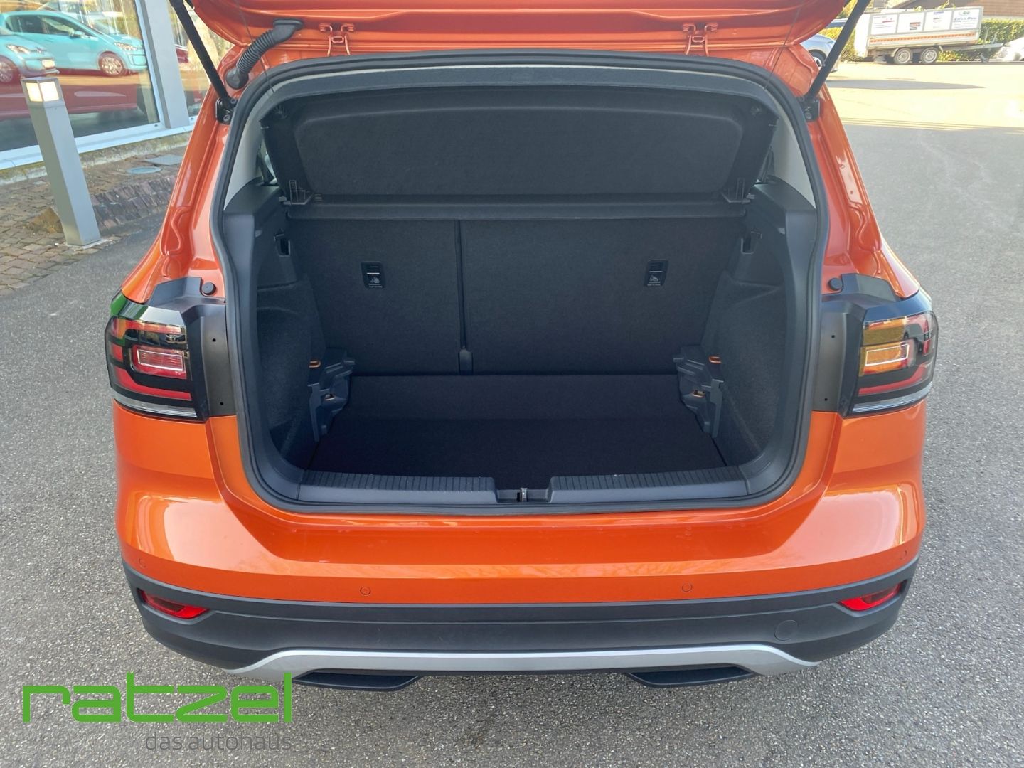 Fahrzeugabbildung Volkswagen T-Cross 1.0 Style TSI AHK-abnehmbar Navi digital