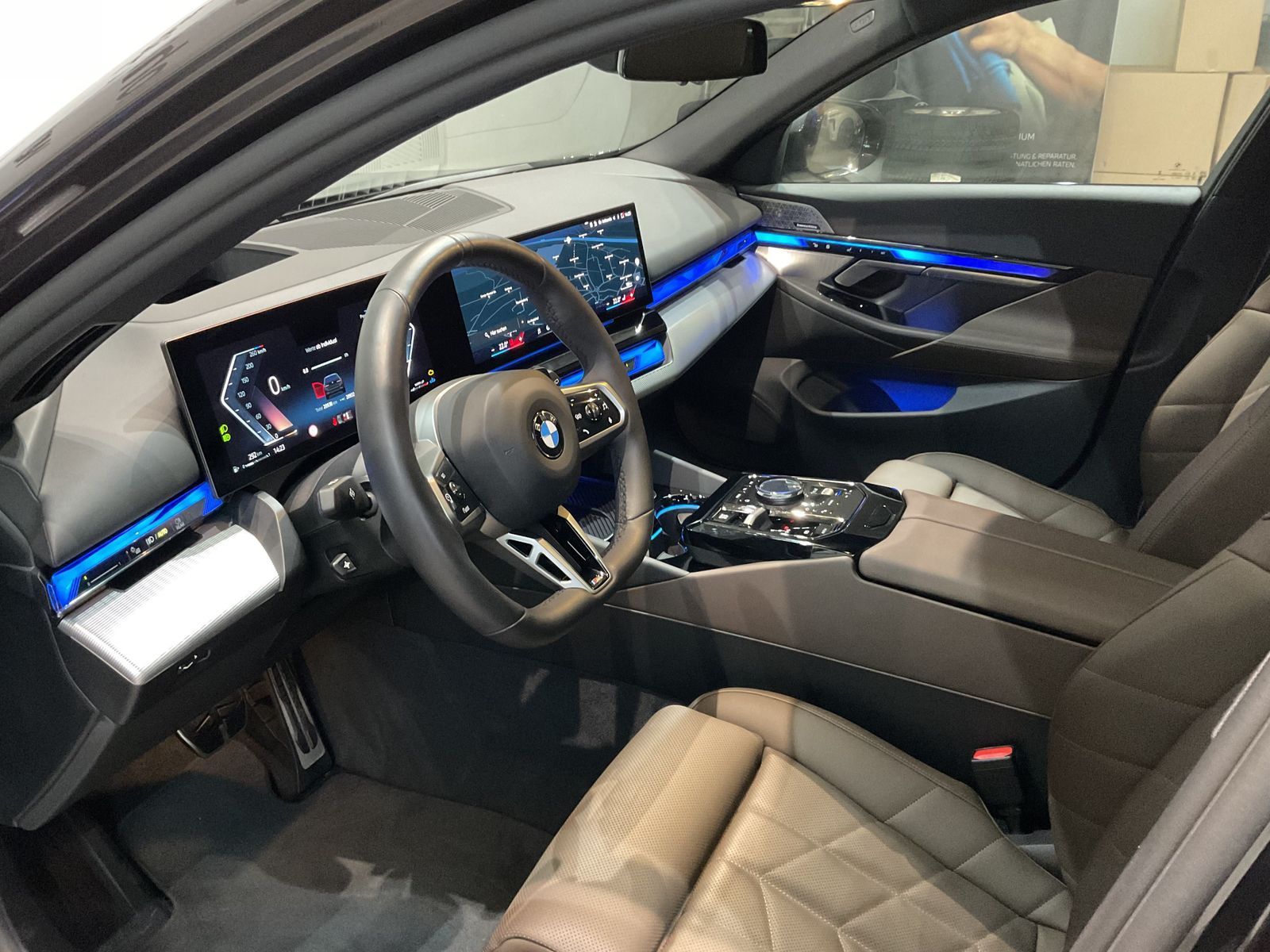 Fahrzeugeinzelansicht 10 Fahrzeugabbildung BMW 540d xDrive Touring M Sportpaket Pro DAB LED AHK