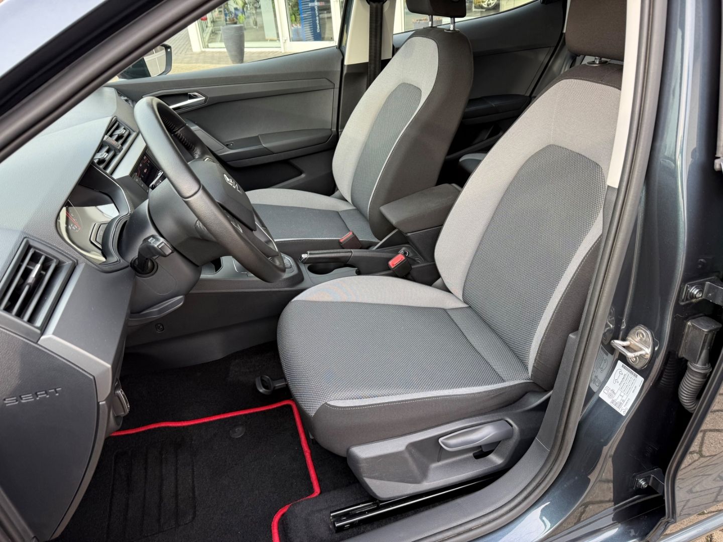 Fahrzeugabbildung SEAT Ibiza Style LED Mehrzonenklima SHZ Carplay Berg