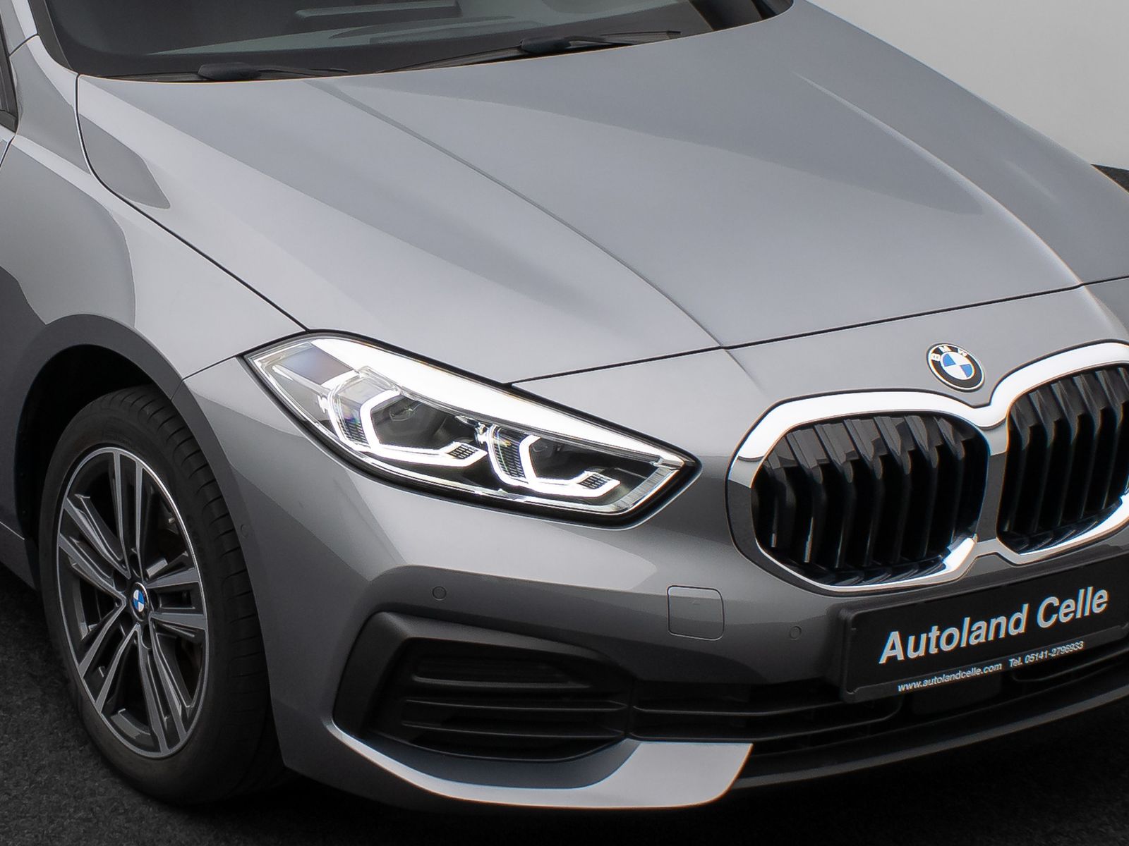 Fahrzeugabbildung BMW 120i Panorama Kamera HUD HiFi DAB LED 17Zoll
