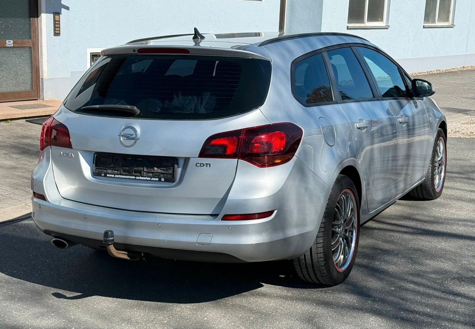 Opel Astra 2011 — photo 5