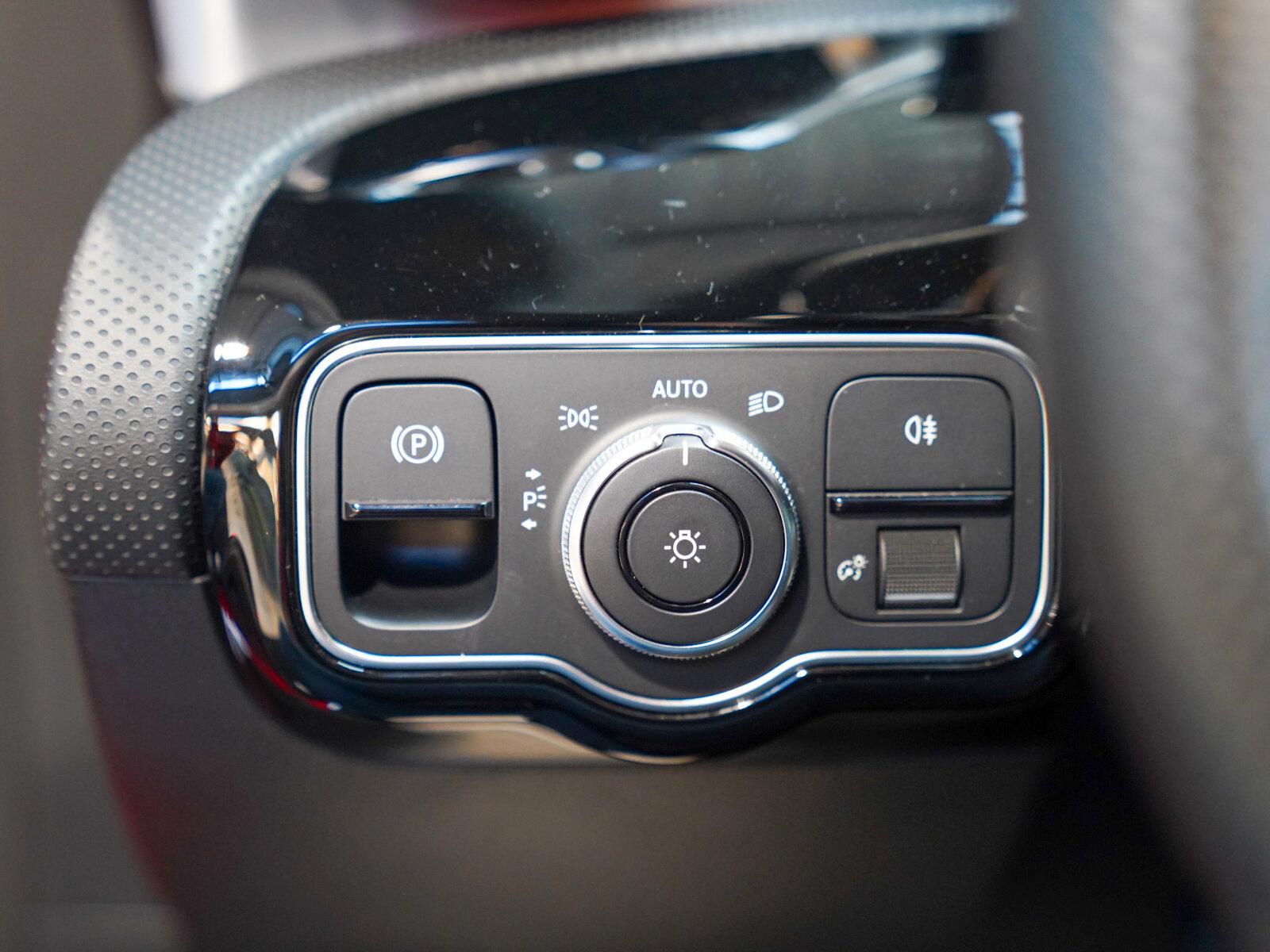 Mercedes-Benz CLA 200 SB AMG Line Night KEYLESS Panorama LED