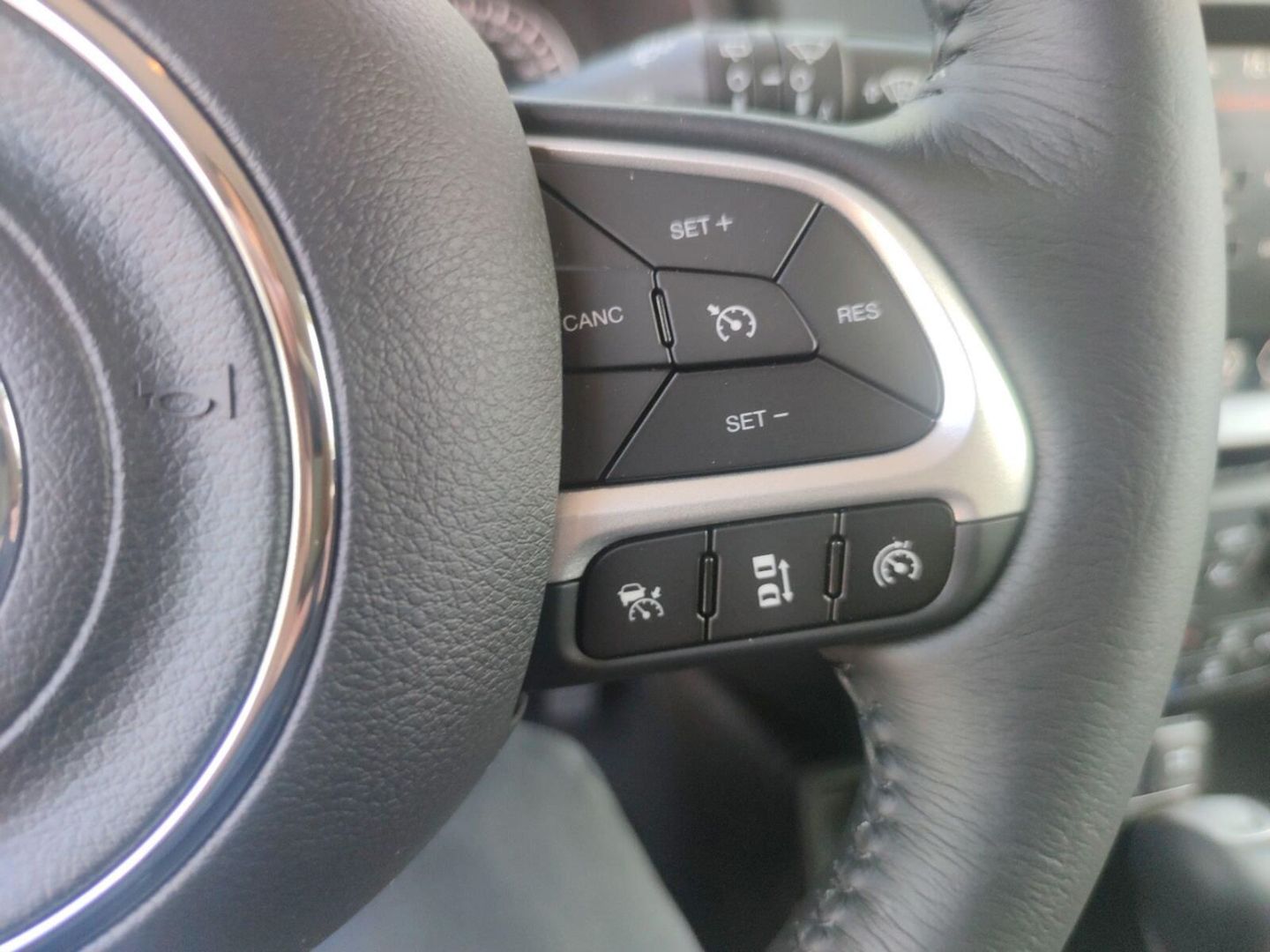 Fahrzeugabbildung Jeep Renegade 1.5 MHEV Limited+NAVI Komfort+ LED Pake
