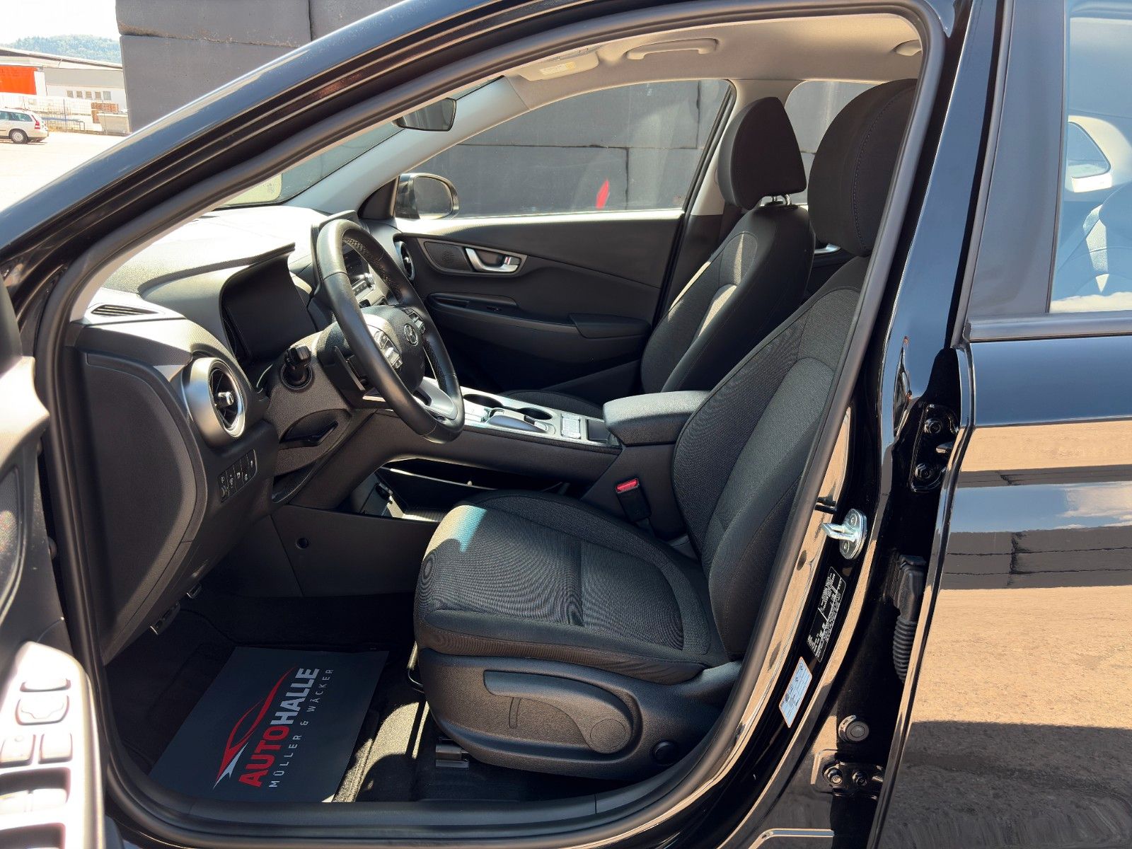 Fahrzeugabbildung Hyundai KONA E Select CarPlay Kamera LHZ SHZ ACC KZG