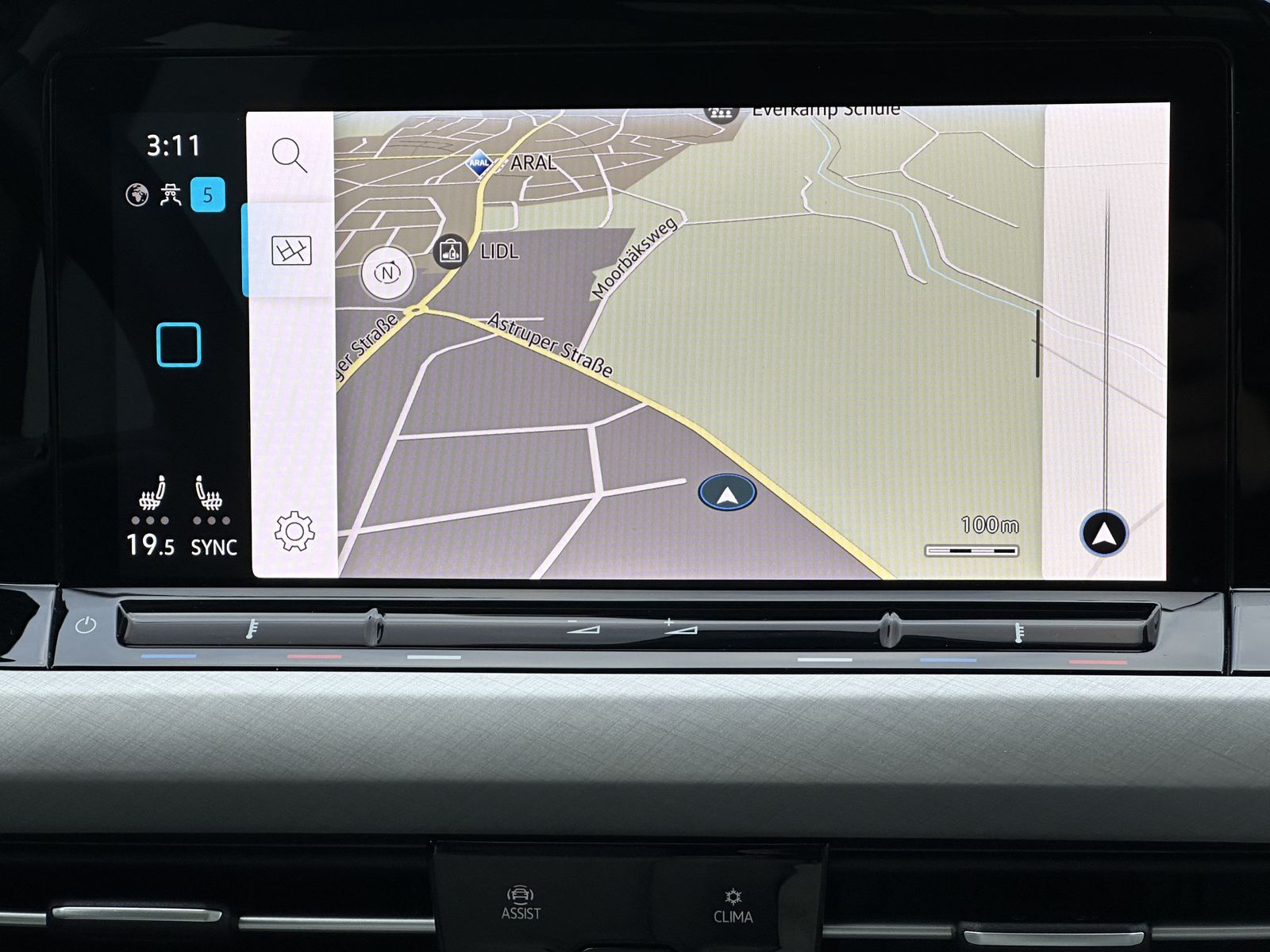 Fahrzeugabbildung Volkswagen Golf Variant 2.0 TDI DSG Life NAV+LED+AHK+PANORA