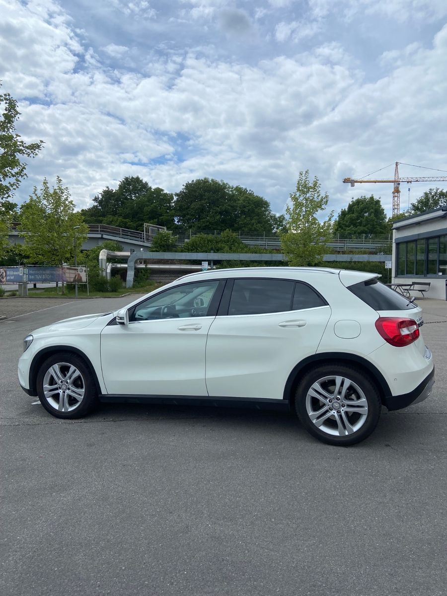 MERCEDES-BENZ GLA 220 d 4MATIC DCT - gepflegtes Privatfahrzeug