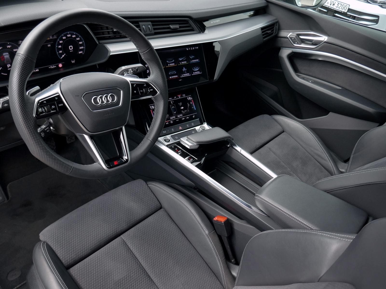 Fahrzeugabbildung Audi e-tron Sportback advanced 55 quattro | LED AHK