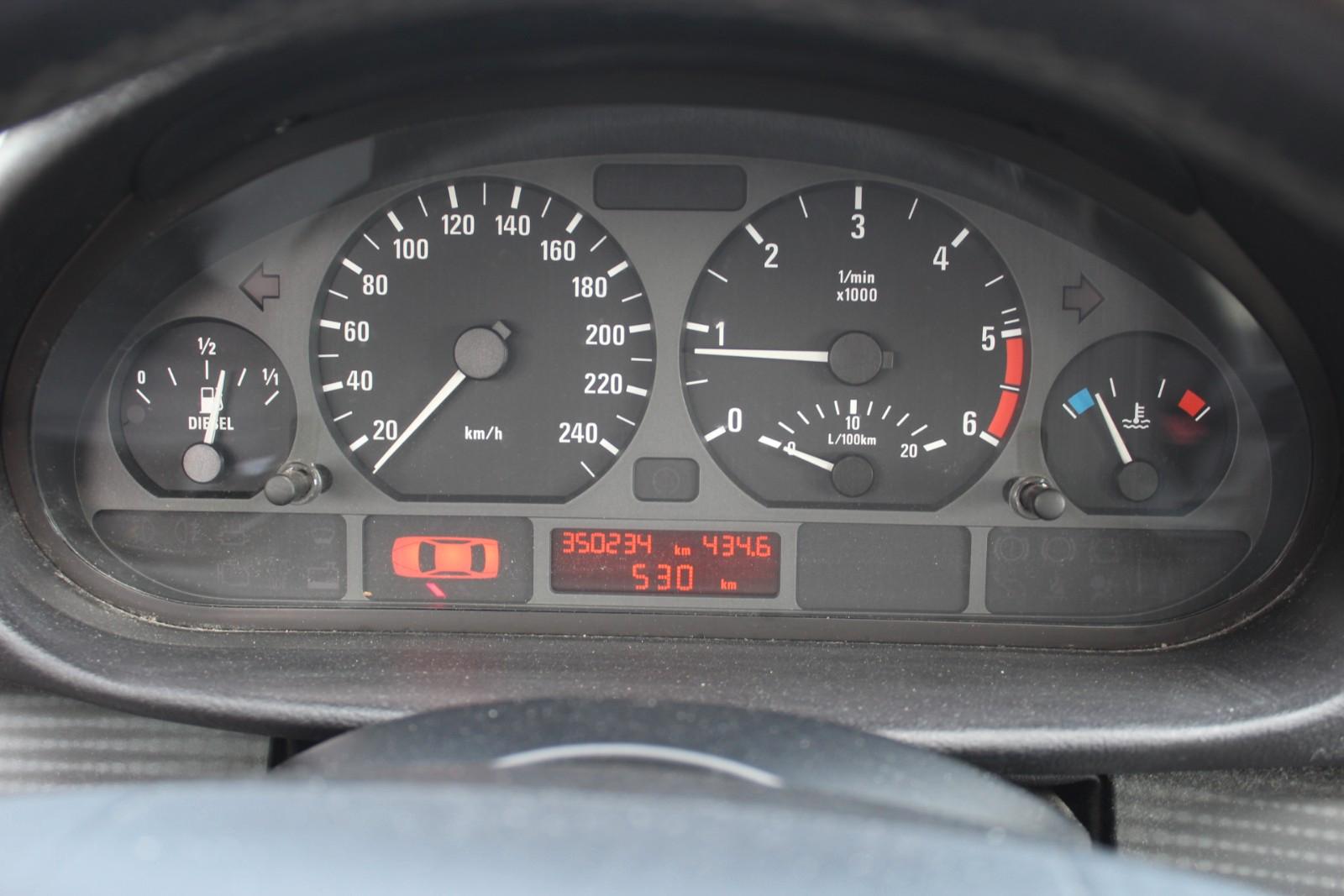 BMW 320 2004 — photo 11