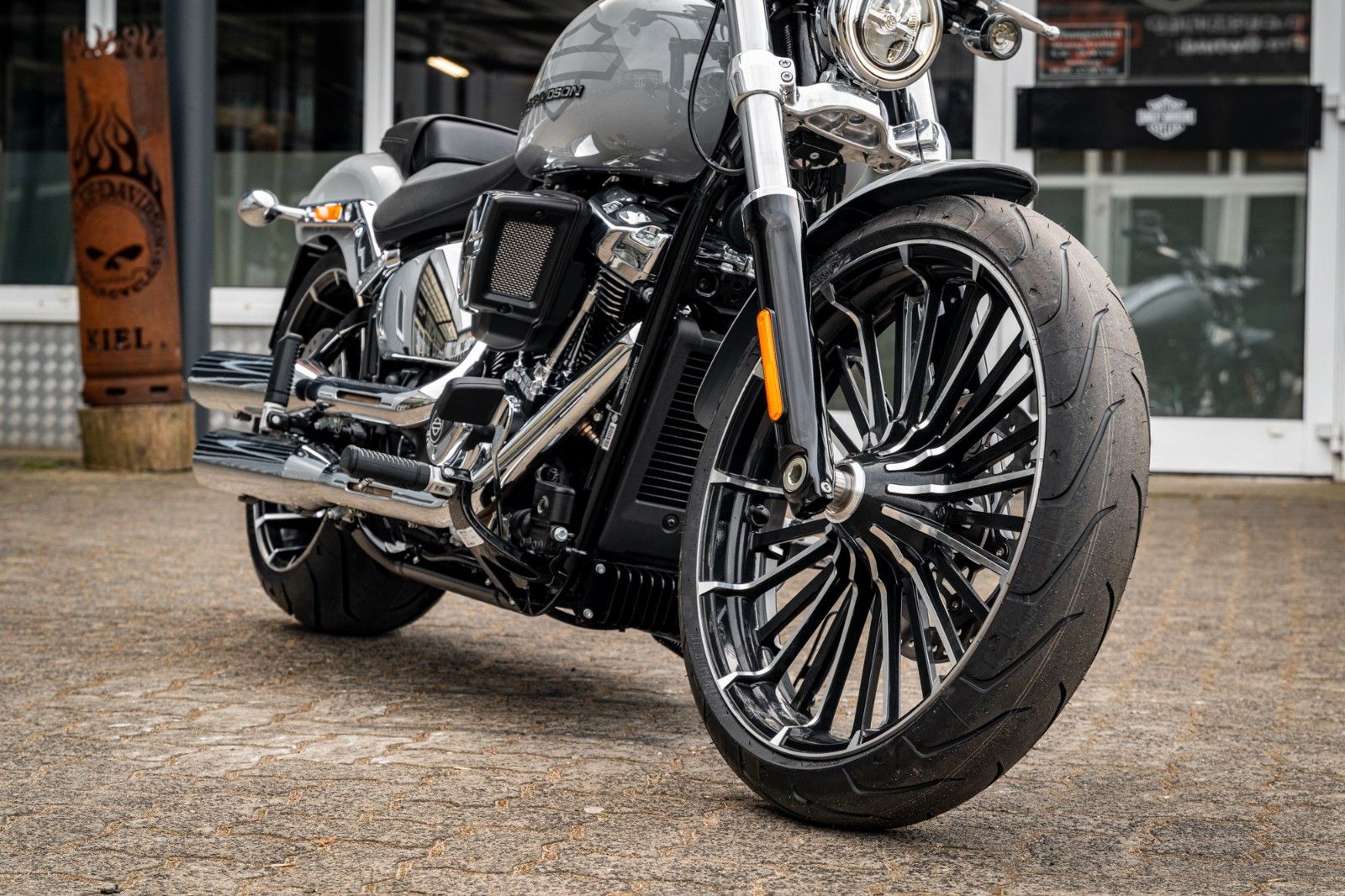 Fahrzeugabbildung Harley-Davidson BREAKOUT FXBR 117 ci - MY25 - Sofort Verfügbar