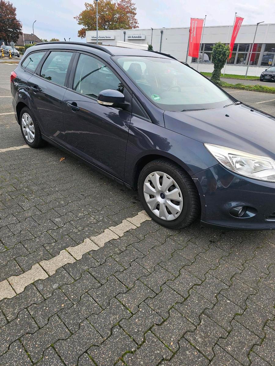 Ford Focus 2012 — interior