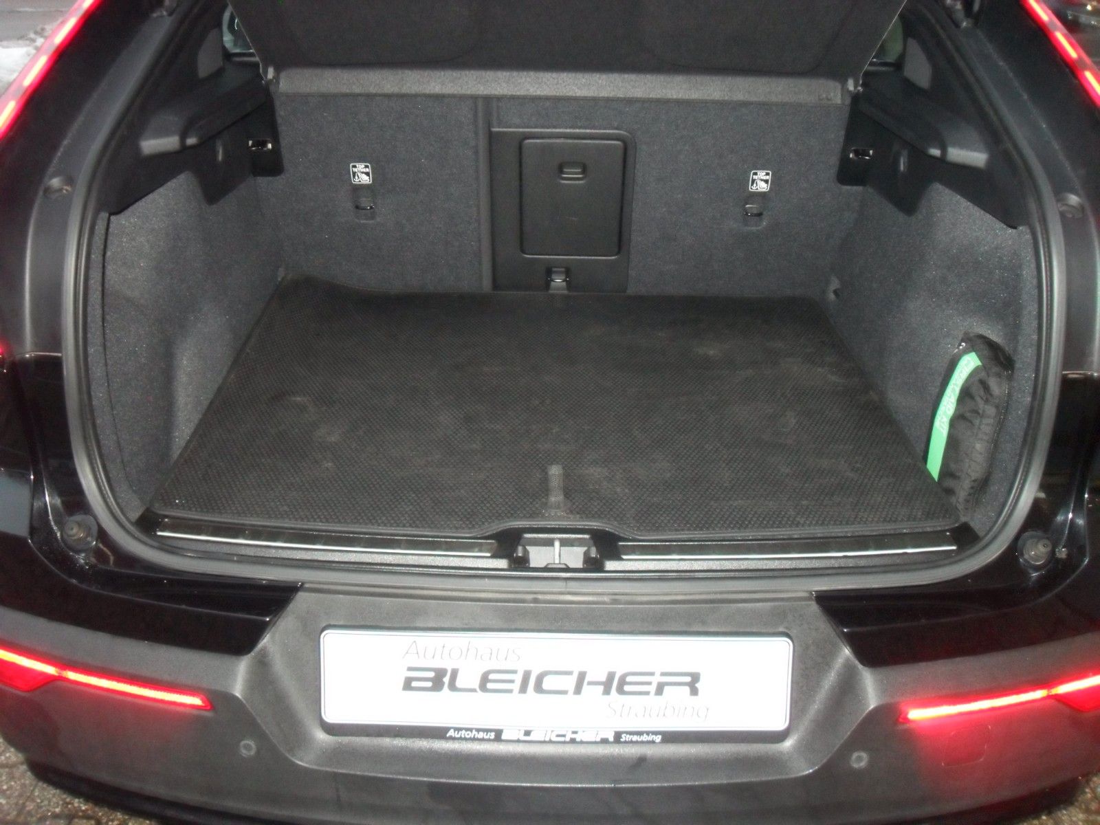 Fahrzeugabbildung Volvo C40 Core Recharge Pure Electric 2WD