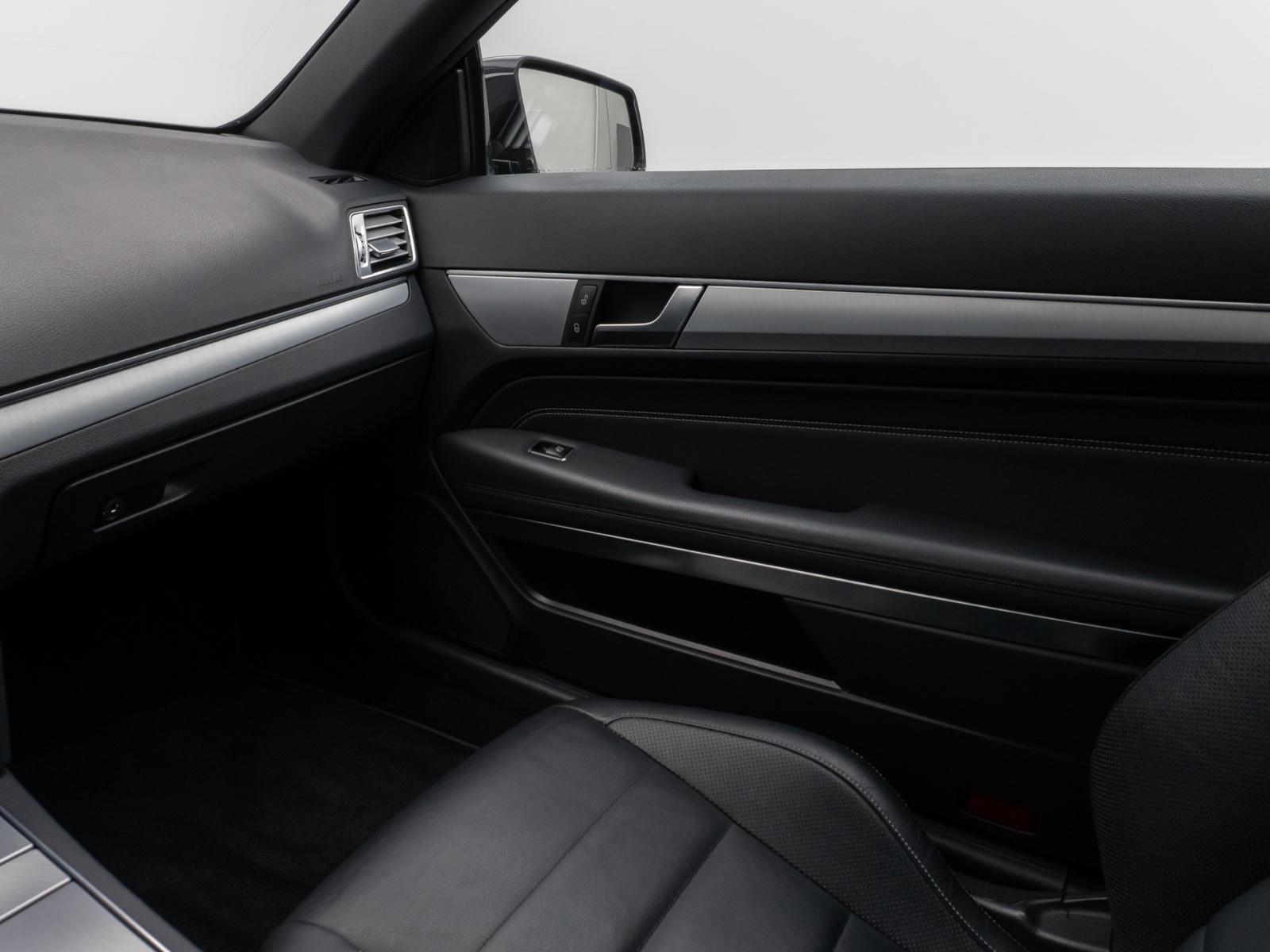 Mercedes-Benz E 200 Cabrio LED Sitzhzg Navi PDC Tempomat Leder