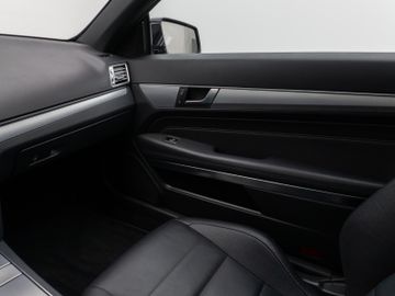 Fahrzeugabbildung Mercedes-Benz E 200 Cabrio LED Sitzhzg Navi PDC Tempomat Leder