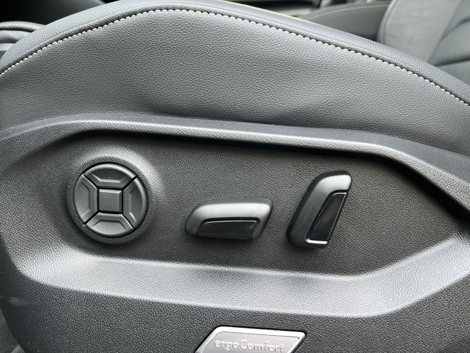 Fahrzeugabbildung Volkswagen Touareg 3.0 TDI 4MOTION *AHK, Luft, Leder, ACC,