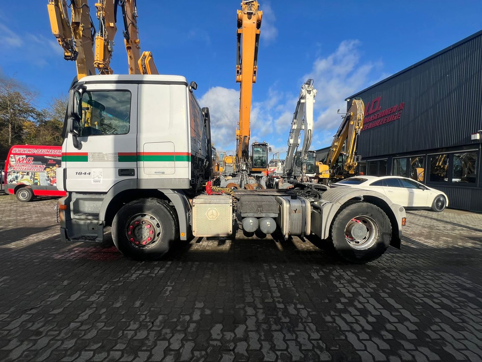 Fahrzeugabbildung Mercedes-Benz Mercedes Benz Actros 1844