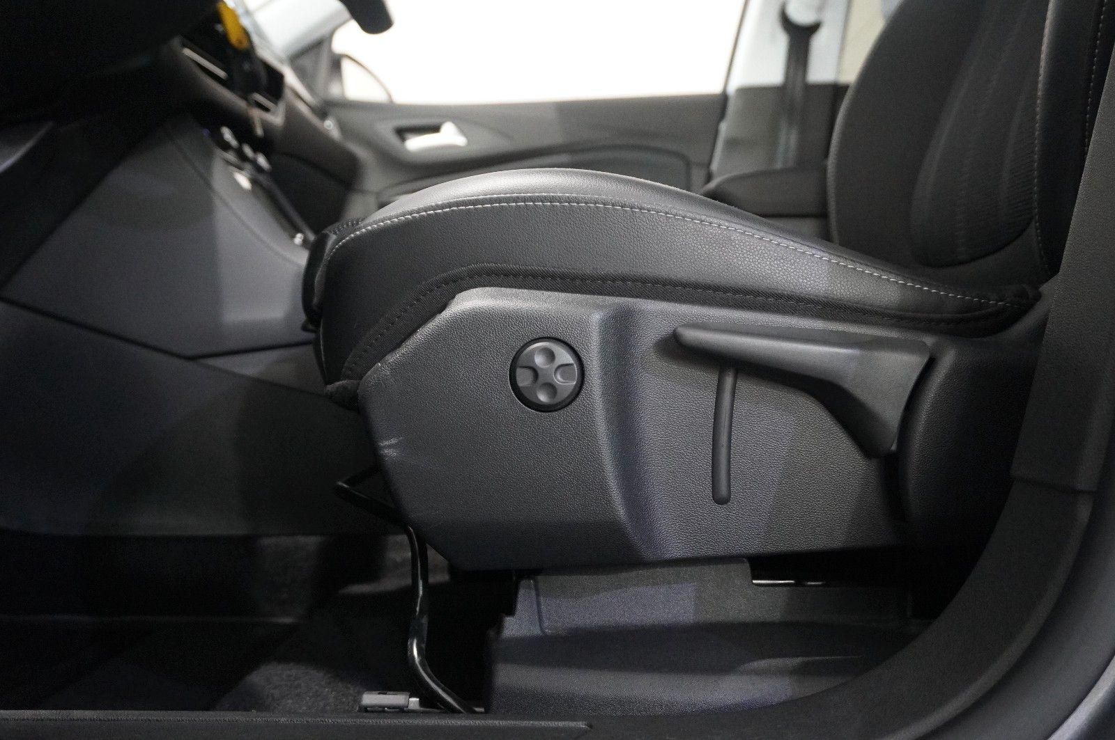 Fahrzeugabbildung Opel Grandland (X) 1.2T GS LINE NAVI/LED/KAMERA/DAB+