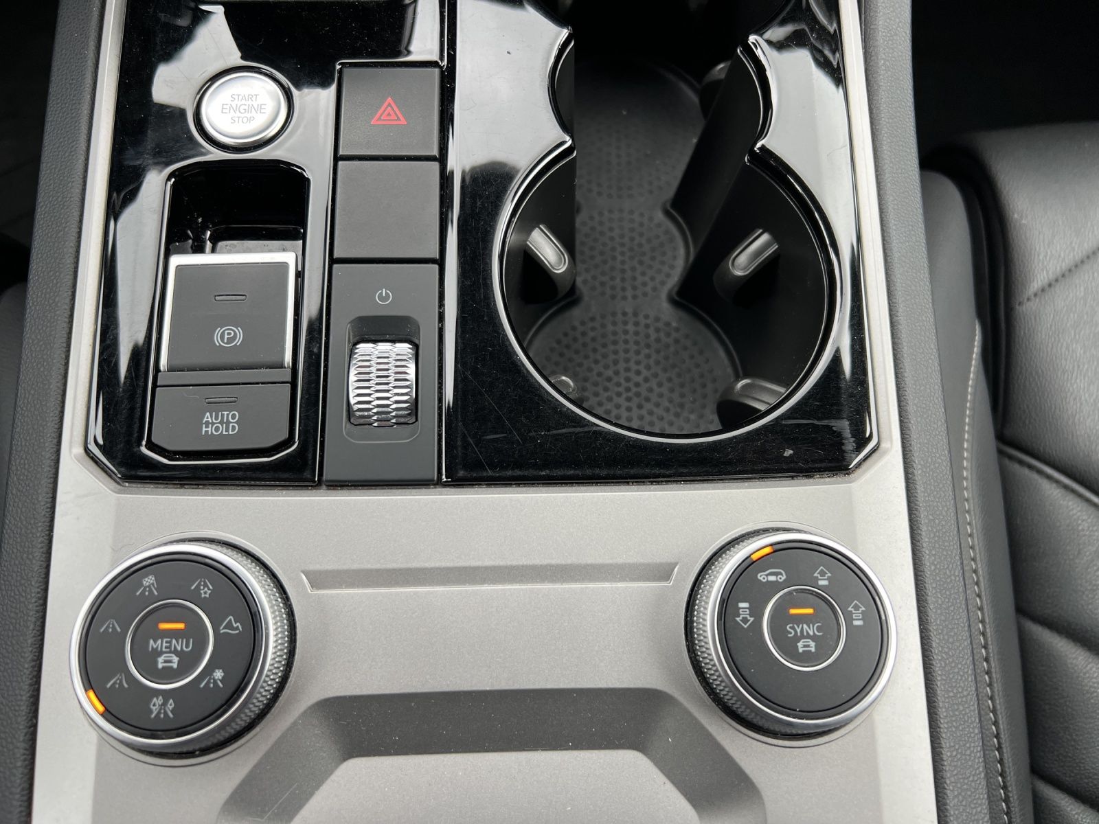 Fahrzeugabbildung Volkswagen Touareg R-Line 4M TDI IQ.Light ACC AHK LUFT STH