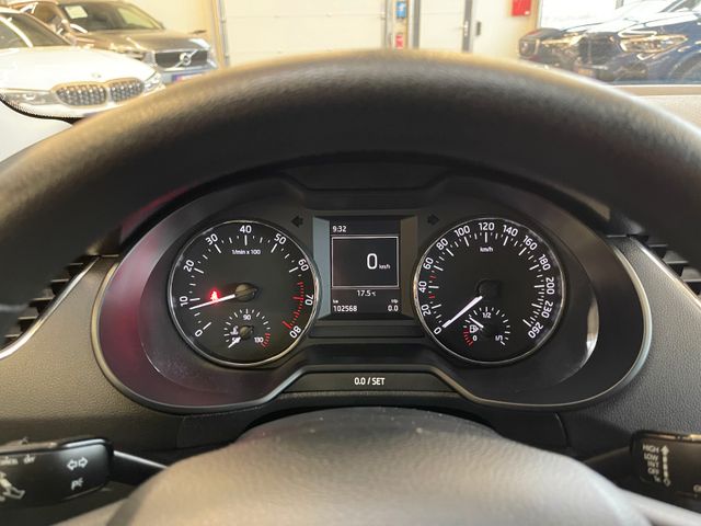 MYAUTOCENTER – Gebraucht- und Jahreswagen mit Werkstattservice in Pfaffenhofen Skoda Octavia Combi Ambition *2. Hand*Klima*PDC*Radio*