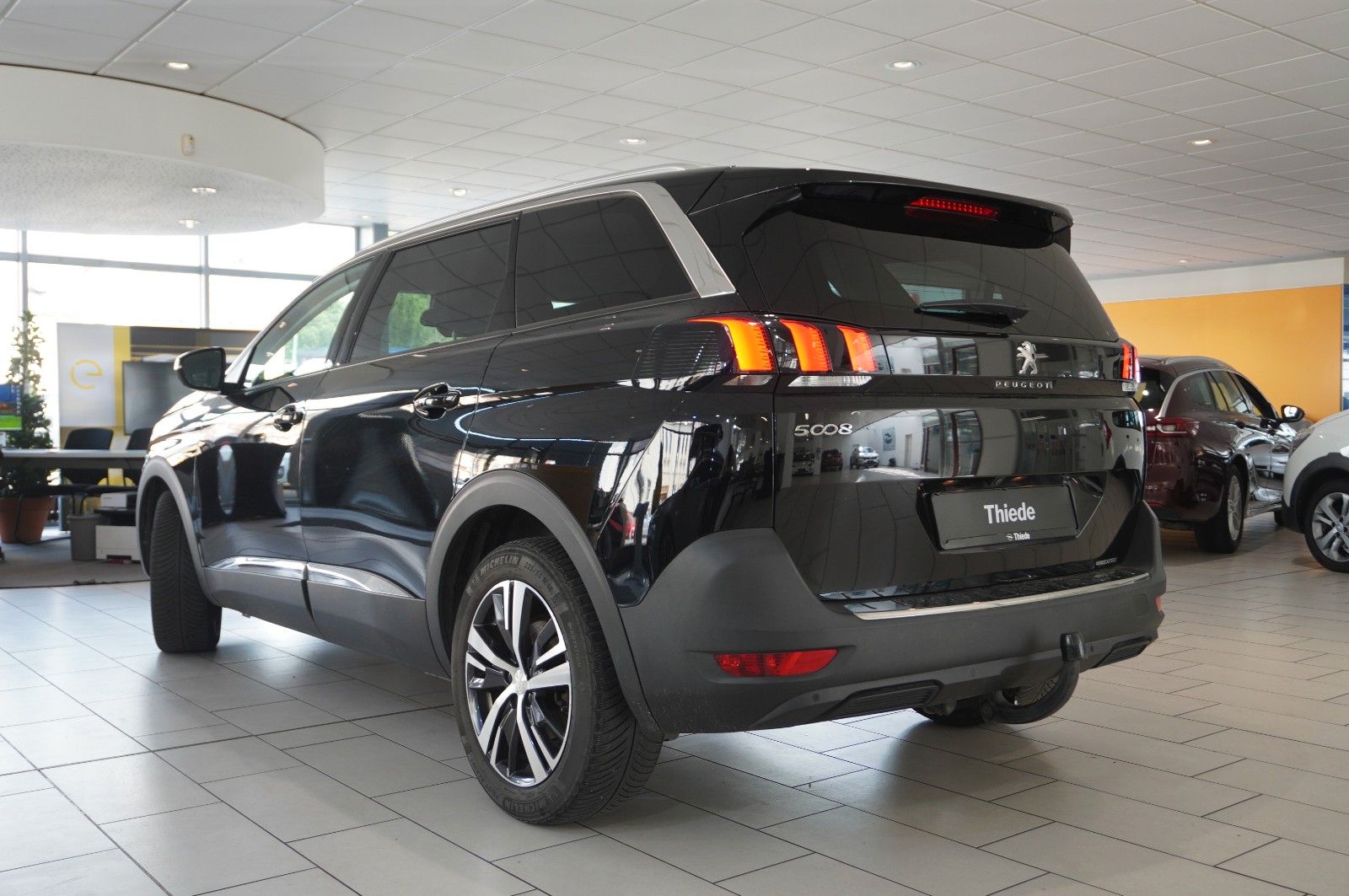 Fahrzeugabbildung Peugeot 5008 1.5D ALLURE NAVI/LED/KAMERA/VIRT/SH/DAB/AHK