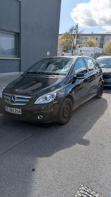 Mercedes-Benz B 150 BlueEFFICIENCY - - Mercedes-Benz B 150 mit Benzin-Antrieb: Van