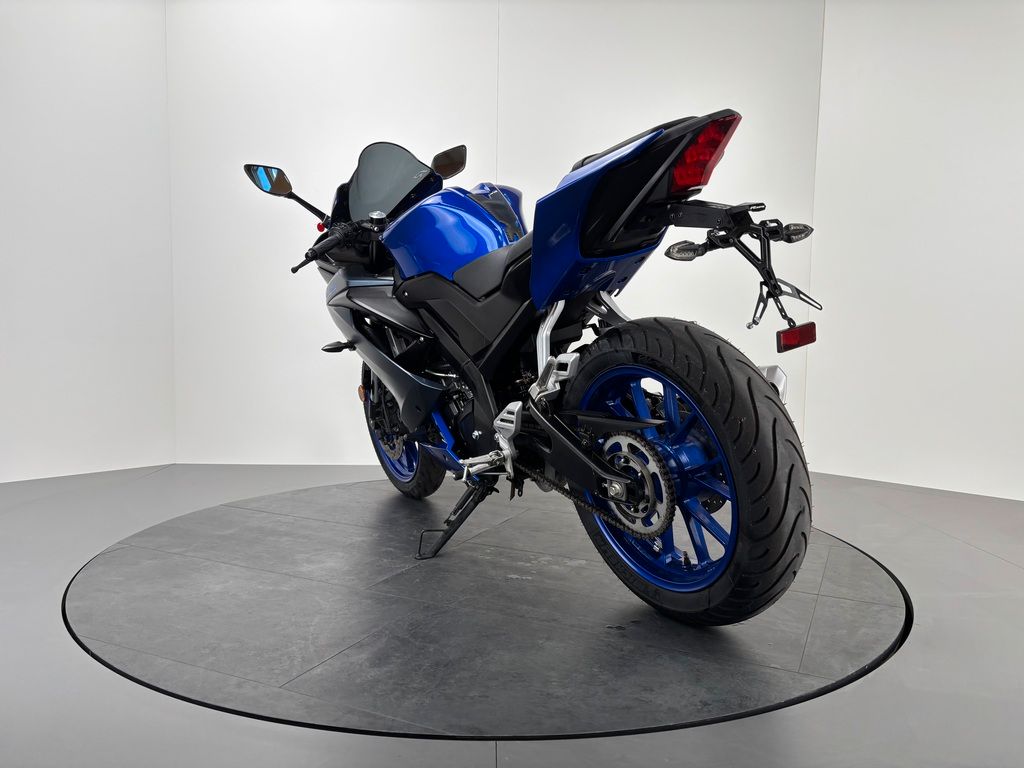 Fahrzeugabbildung Yamaha YZF-R125 *TOP MIT ZUBEHÖR