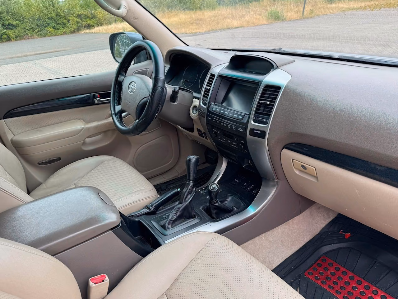 Toyota Land Cruiser 3.0 D-4D Executive | 173 ch | BVA | 8 places | Cuir | GPS | Toit ouvrant | Suspension pneumatique | Attelage
