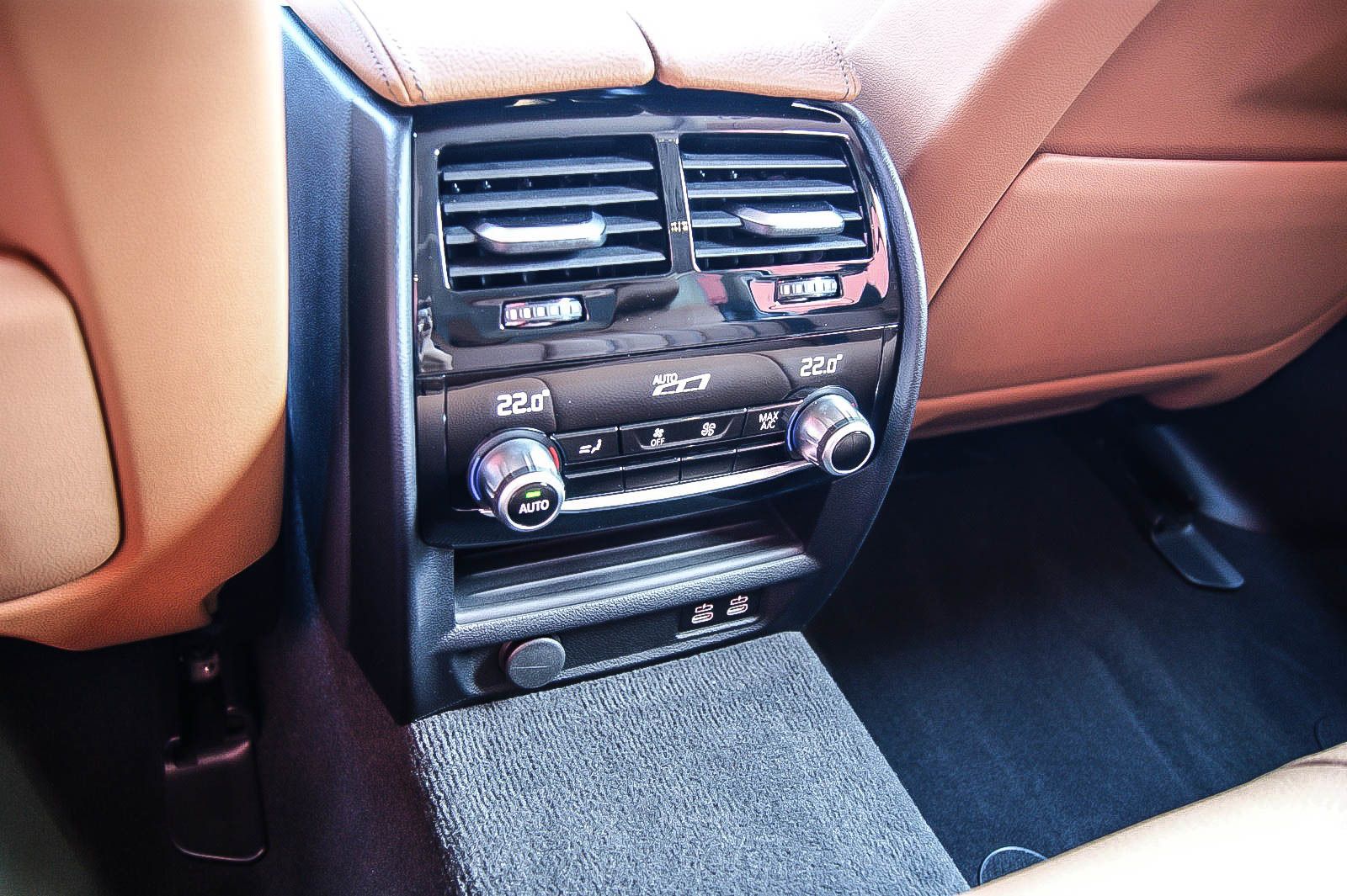 Fahrzeugabbildung BMW 530 d Touring H&K SOUND PANORAMA AVENTURINROT 3