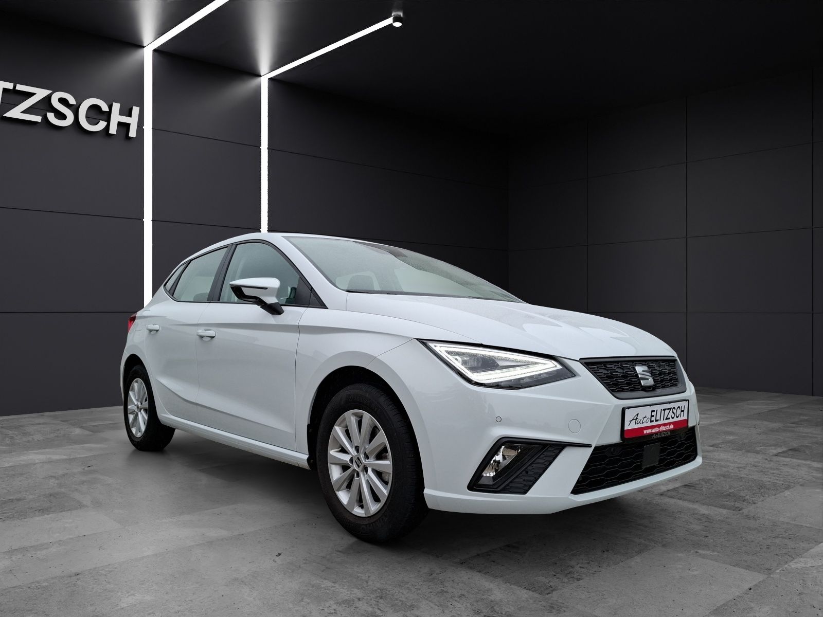 Fahrzeugabbildung SEAT Ibiza TSI Style DSG LED Navi AID ACC RFK SH