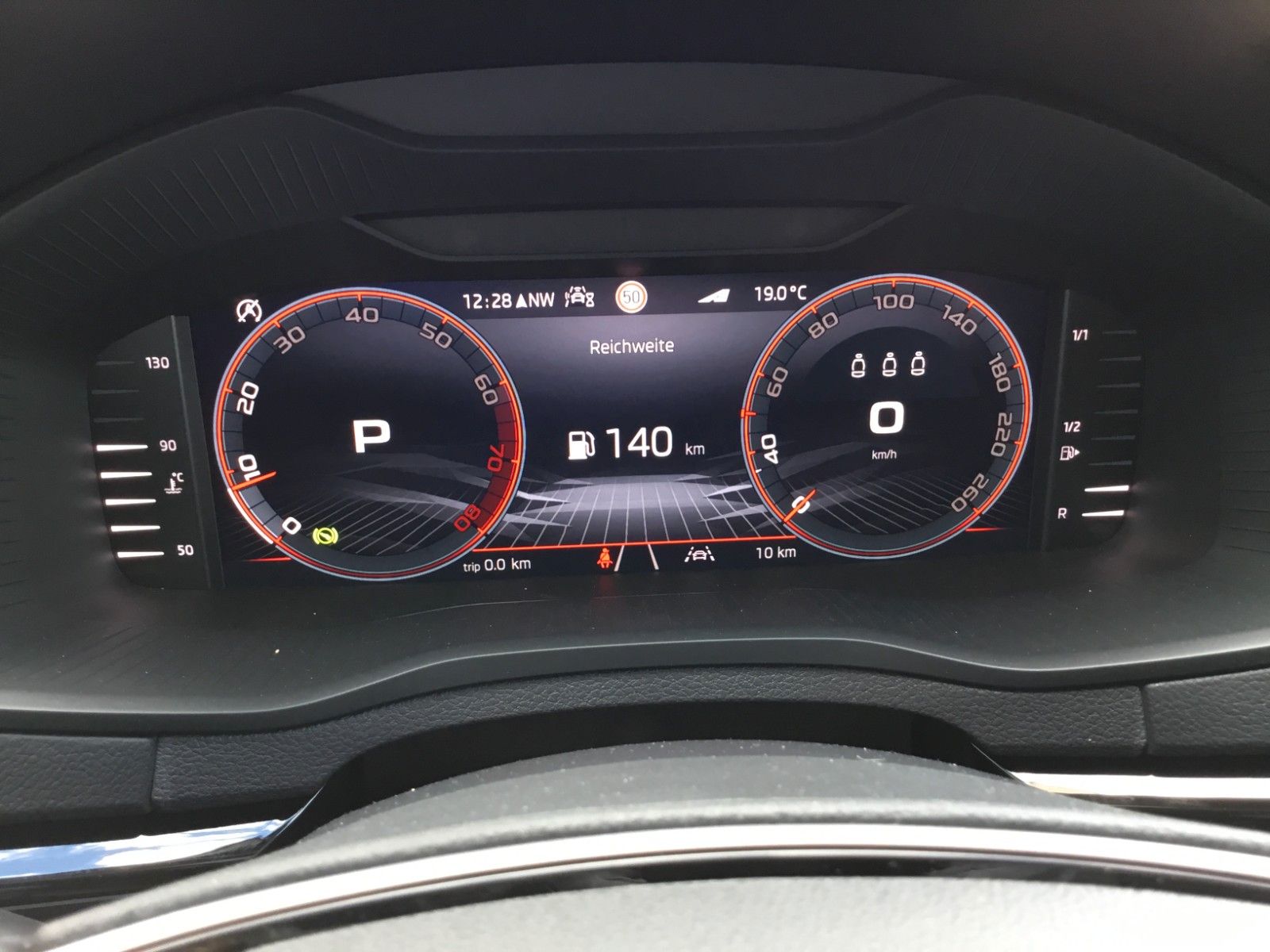 Fahrzeugabbildung SKODA Karoq 2.0l TSI DSG 4x4 Sportline+AHK+Matrix+Pano
