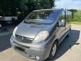 Opel Vivaro Tour - Opel Vivaro: Tour