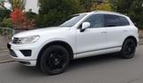 Volkswagen Touareg 3.0 V6 TDI Executive PANO LUFTF STANDHZ - VW Touareg von privat