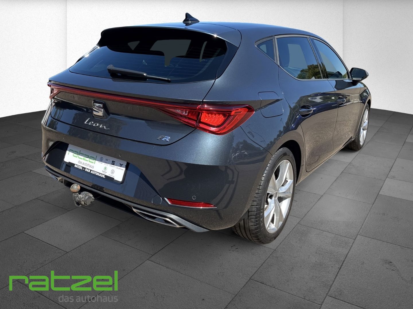 Fahrzeugabbildung SEAT Leon FR 1,5 eTSI 110 AHK Navi LED Digitales Cock
